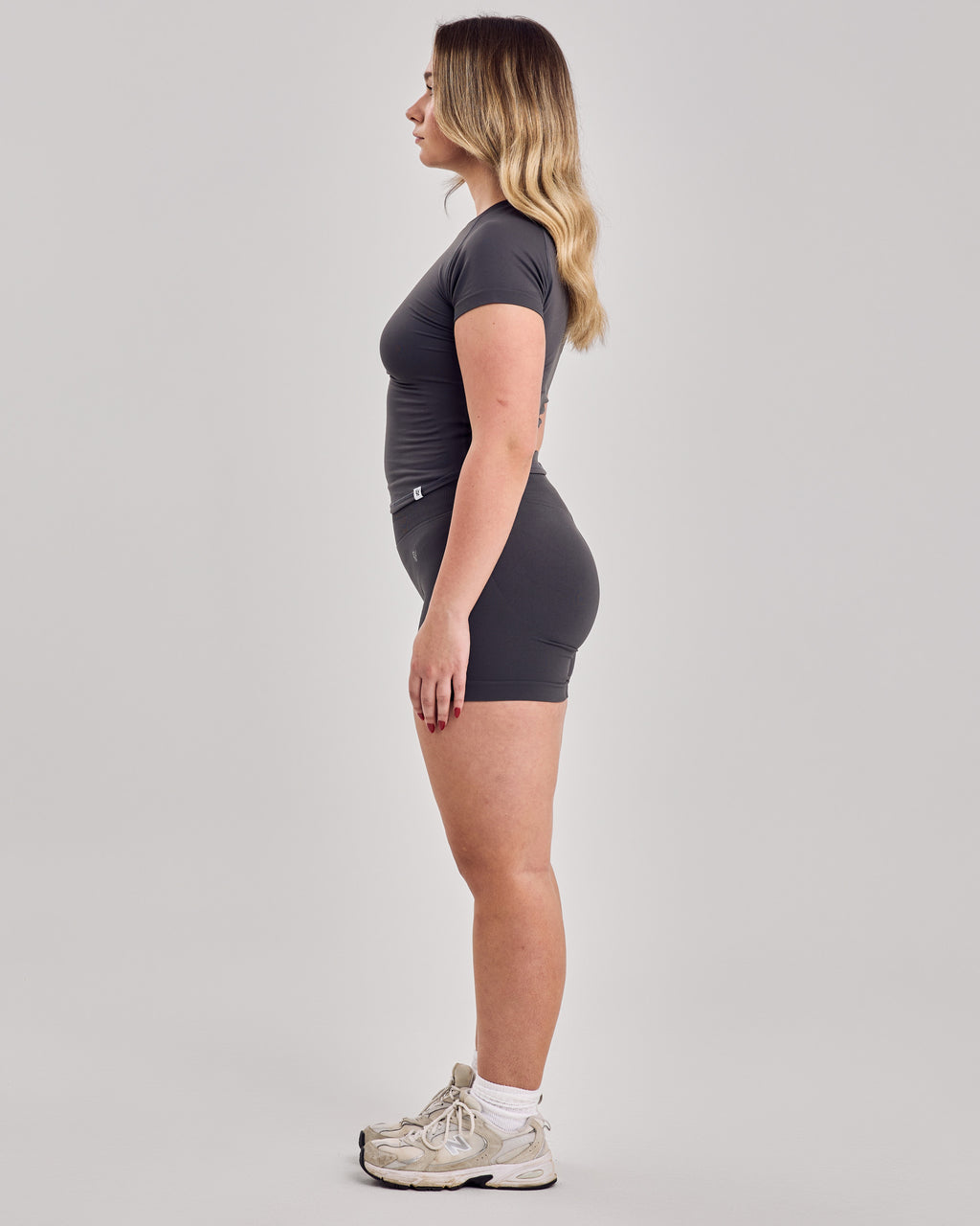 Fitted Seamless T-Shirt — Graphite