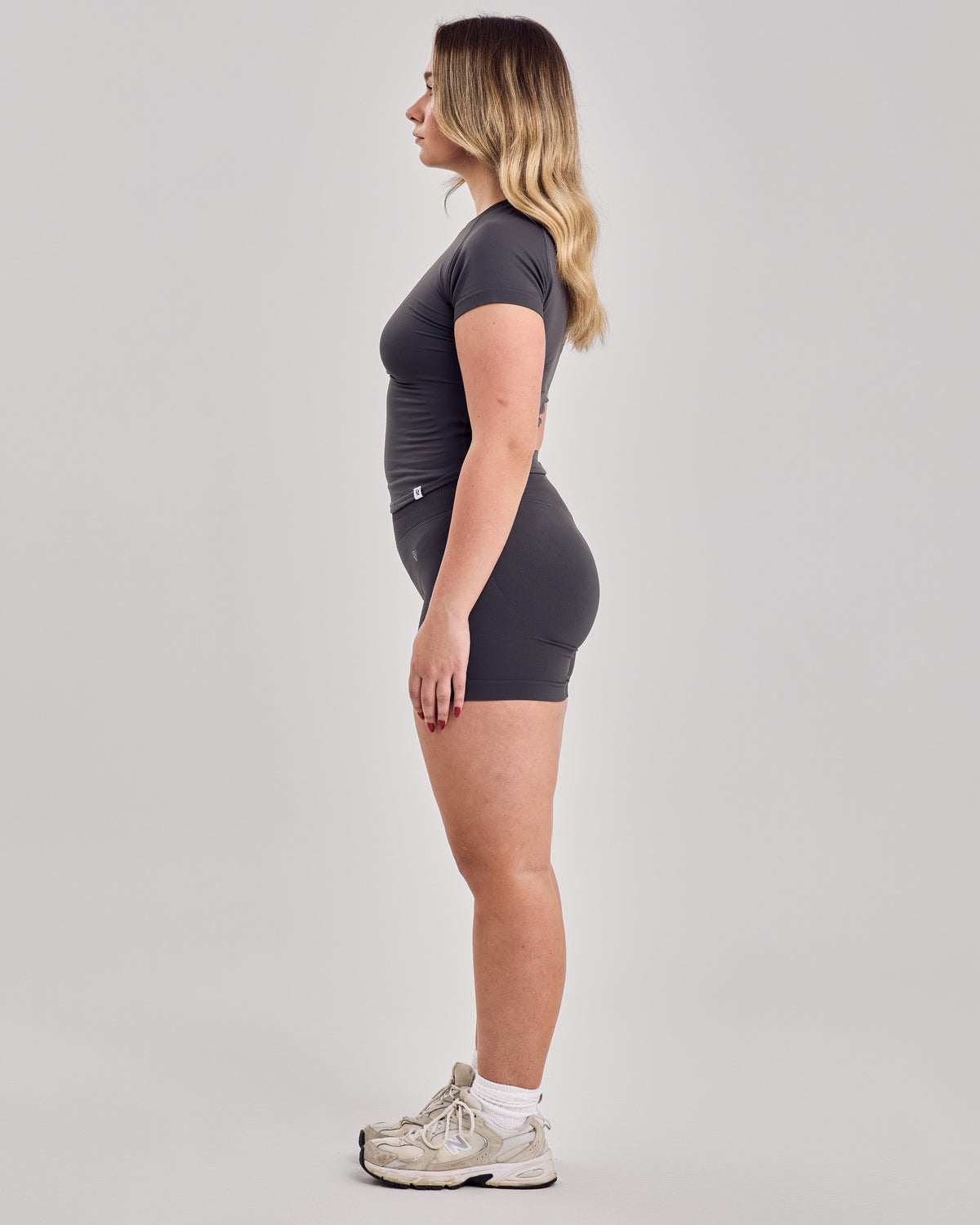 Fitted Seamless T-Shirt — Graphite