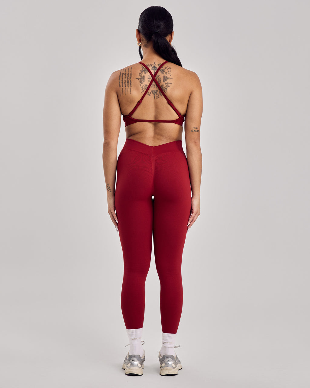 Enhance Seamless V Back Leggings — Cherry Red
