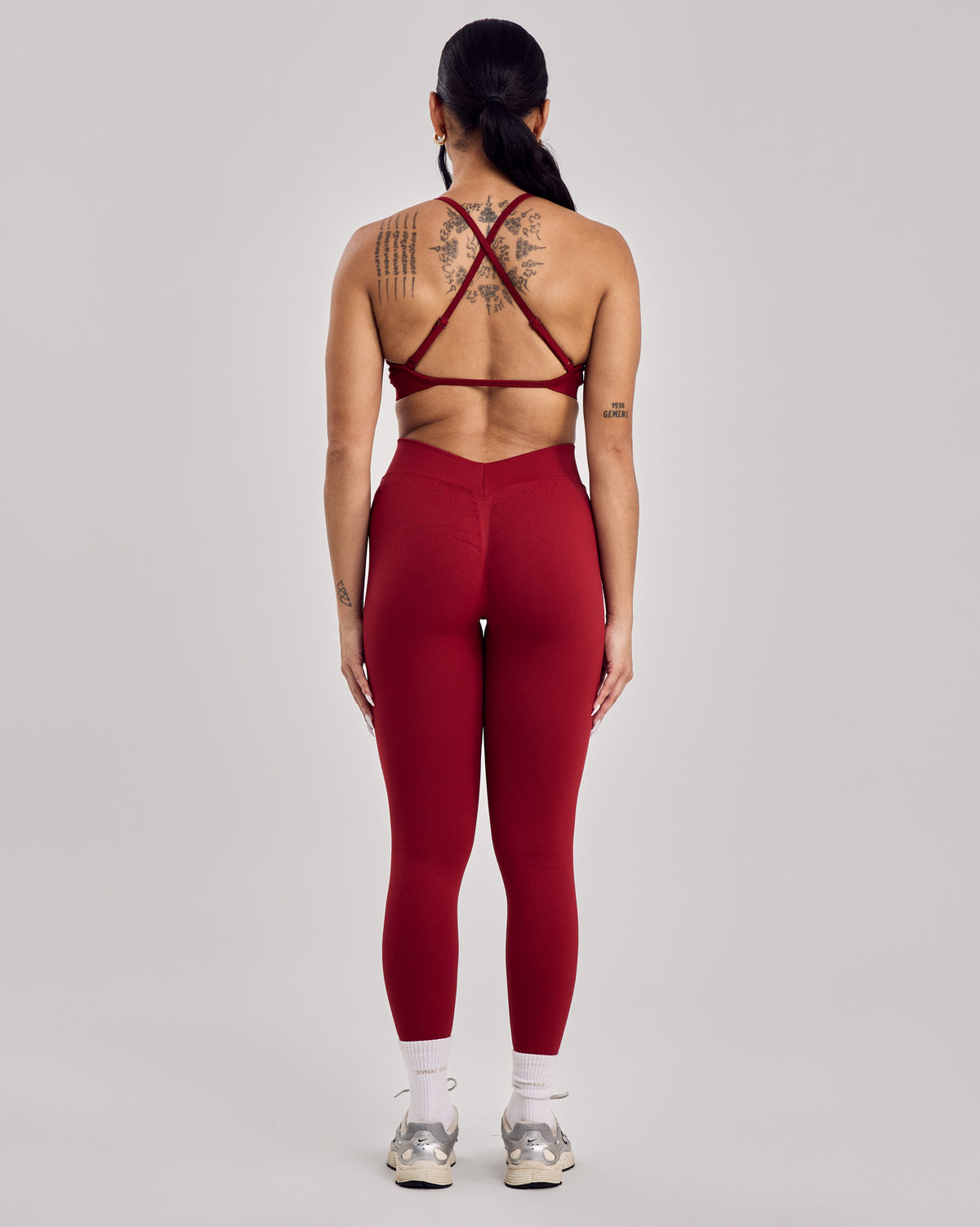 Enhance Seamless V Back Leggings — Cherry Red