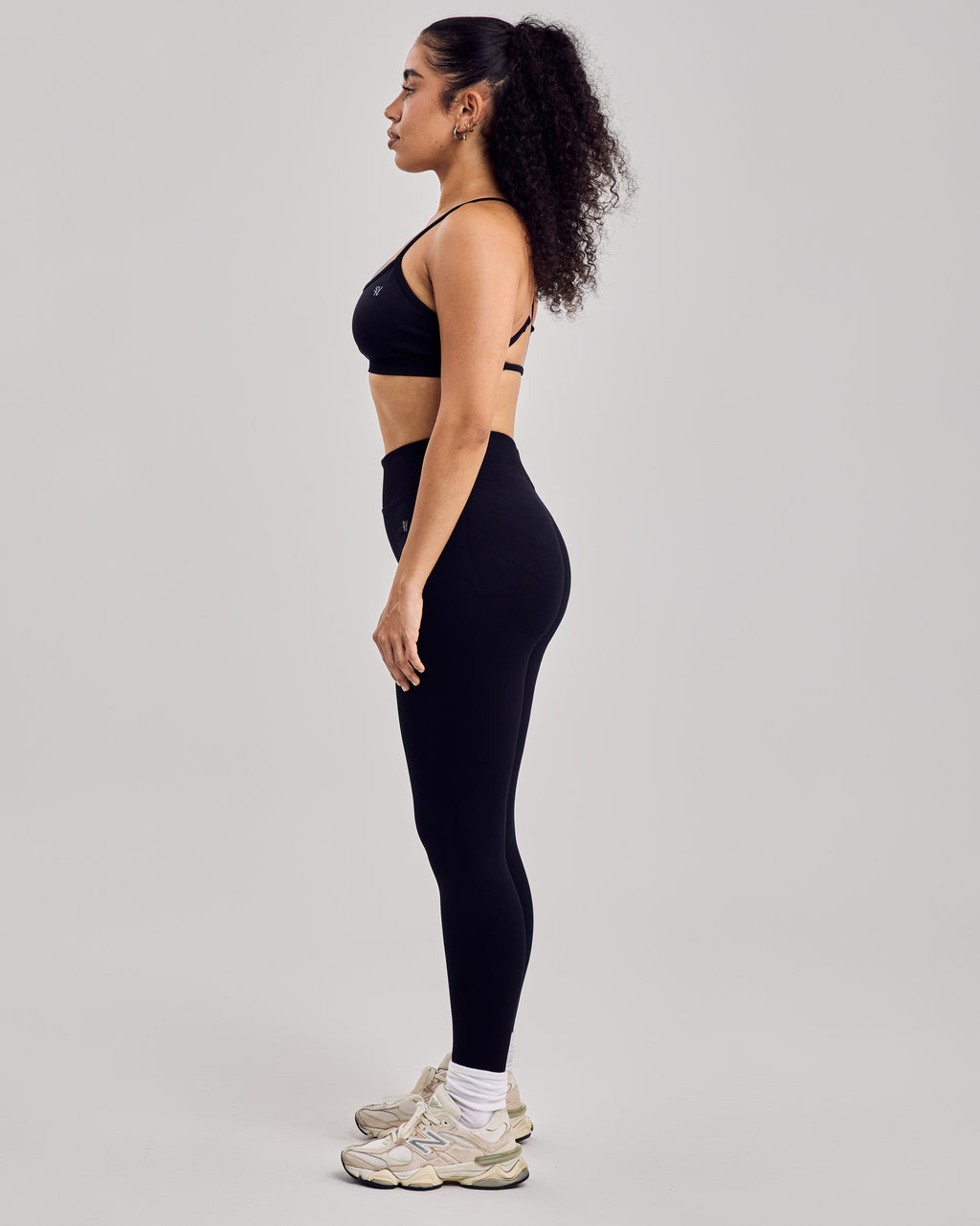 Enhance Seamless V Back Leggings — Jet Black