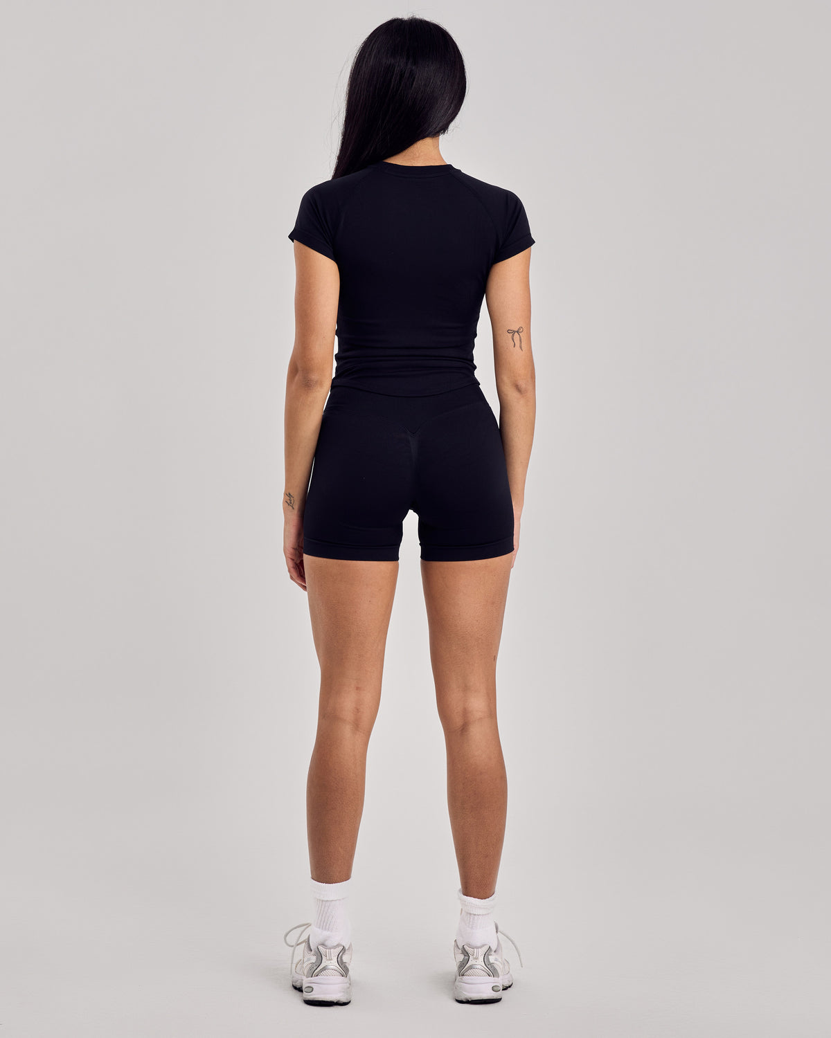 Fitted Seamless T-Shirt — Jet Black